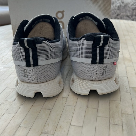 Cloud 5 Waterproof - 8 - Light Gray - Picture 5 of 10